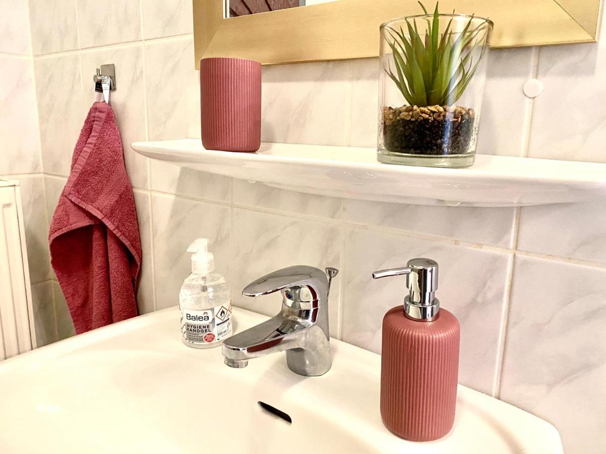 Cottbus-Apartments - Red Apartment I Privat I Wifi I Kueche I Balkon Esterno foto